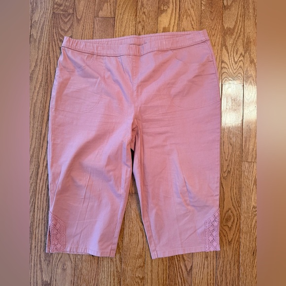 Denim & Co. Capri Pants Rose Pink Size 24W Crochet Detail Pull On Stretch - Picture 1 of 6